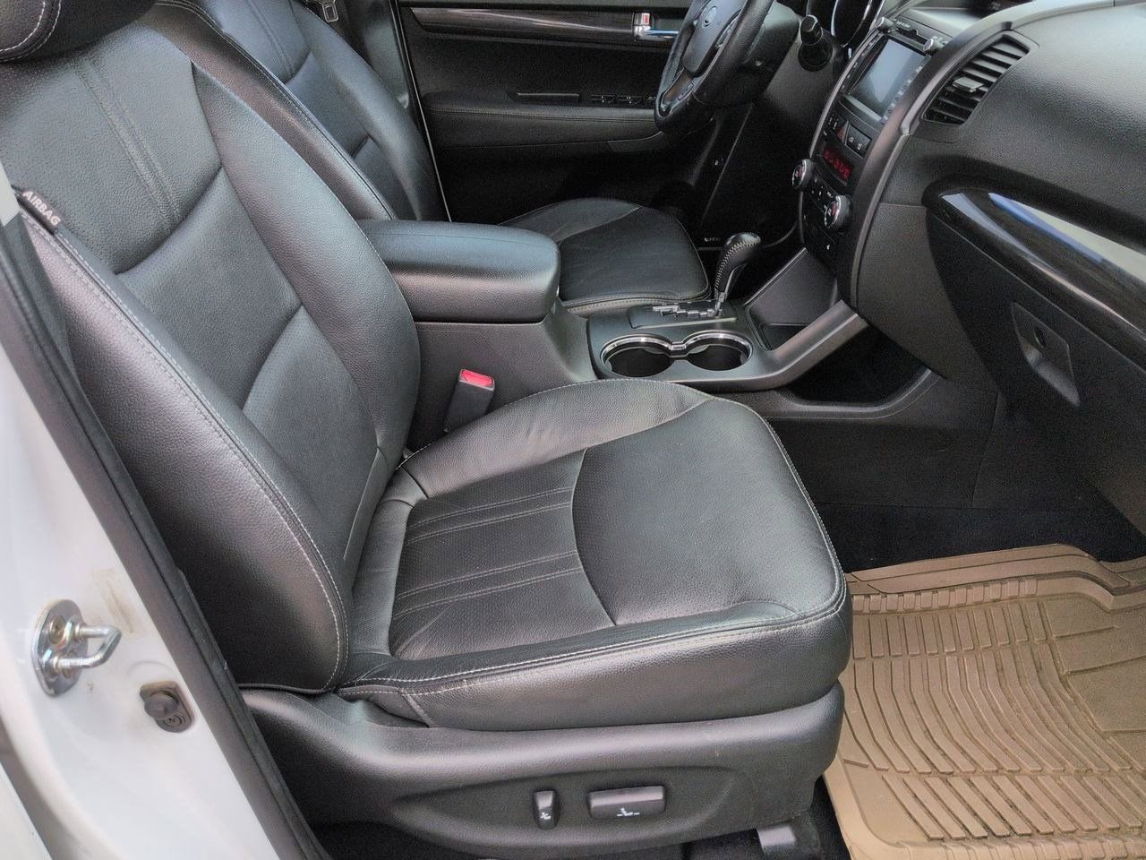 Thumbnail: 2013 Kia Sorento - 23