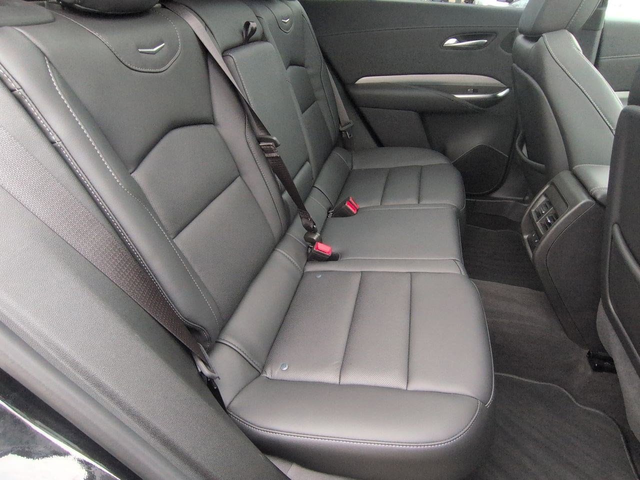 Thumbnail: 2023 Cadillac XT4 - 21