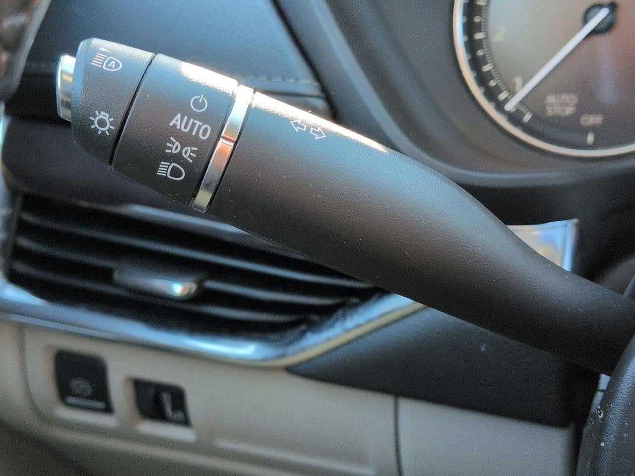 Thumbnail: 2022 Cadillac XT4 - 26