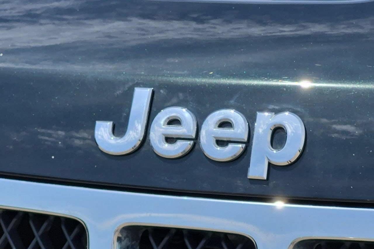 Thumbnail: 2013 Jeep Grand Cherokee - 11