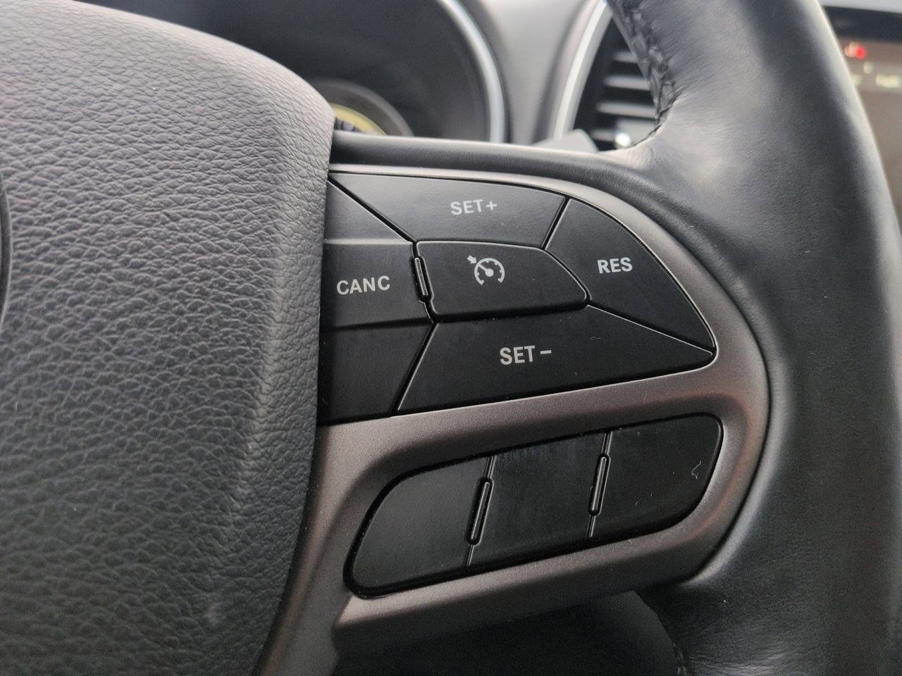 Thumbnail: 2020 Jeep Cherokee - 24