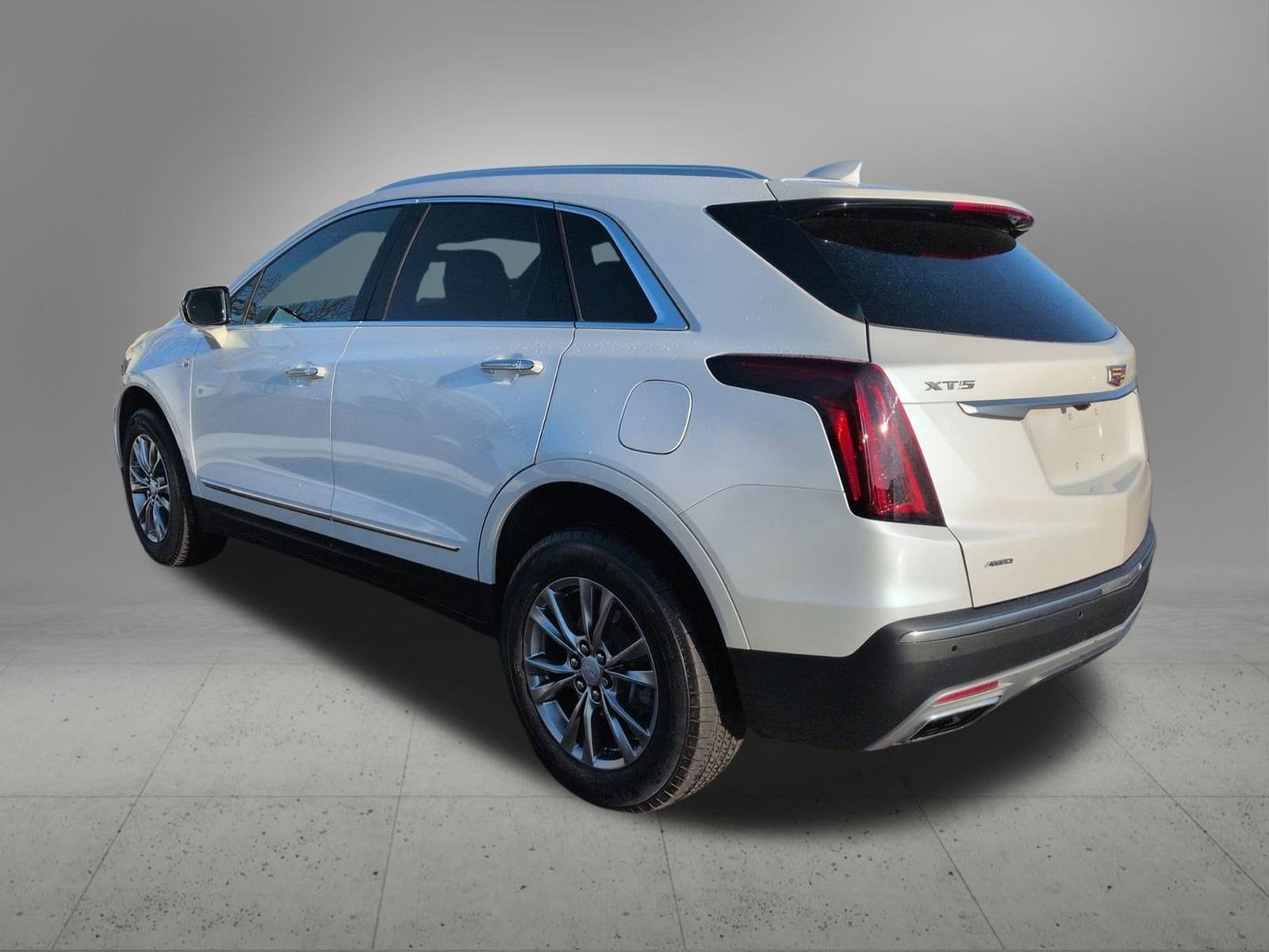 Thumbnail: 2023 Cadillac XT5 - 4