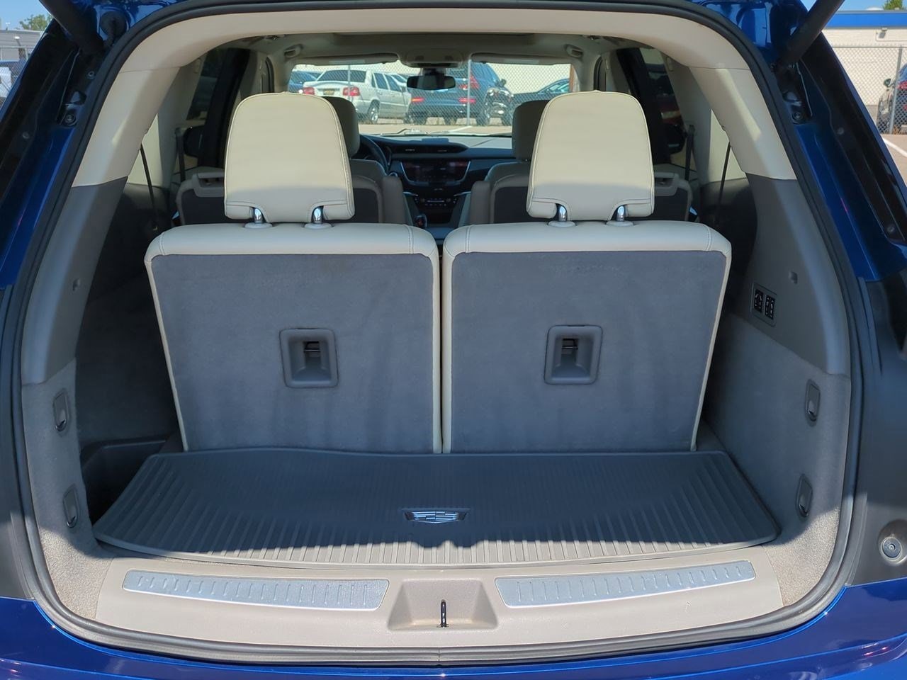 Thumbnail: 2023 Cadillac XT6 - 34