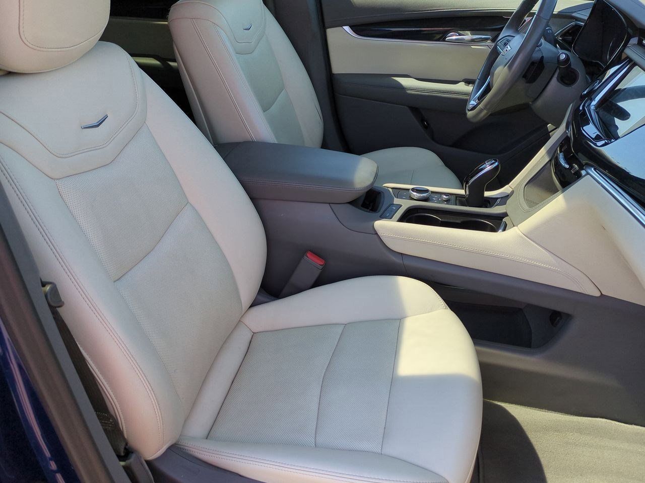 Thumbnail: 2023 Cadillac XT6 - 22