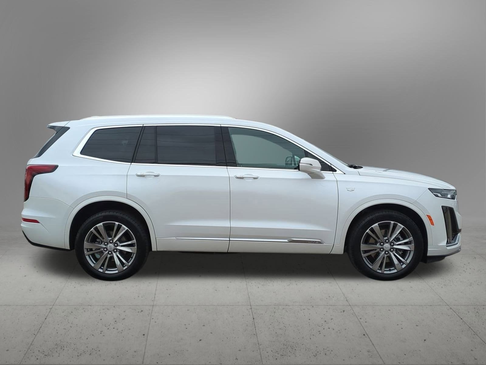 Thumbnail: 2022 Cadillac XT6 - 7