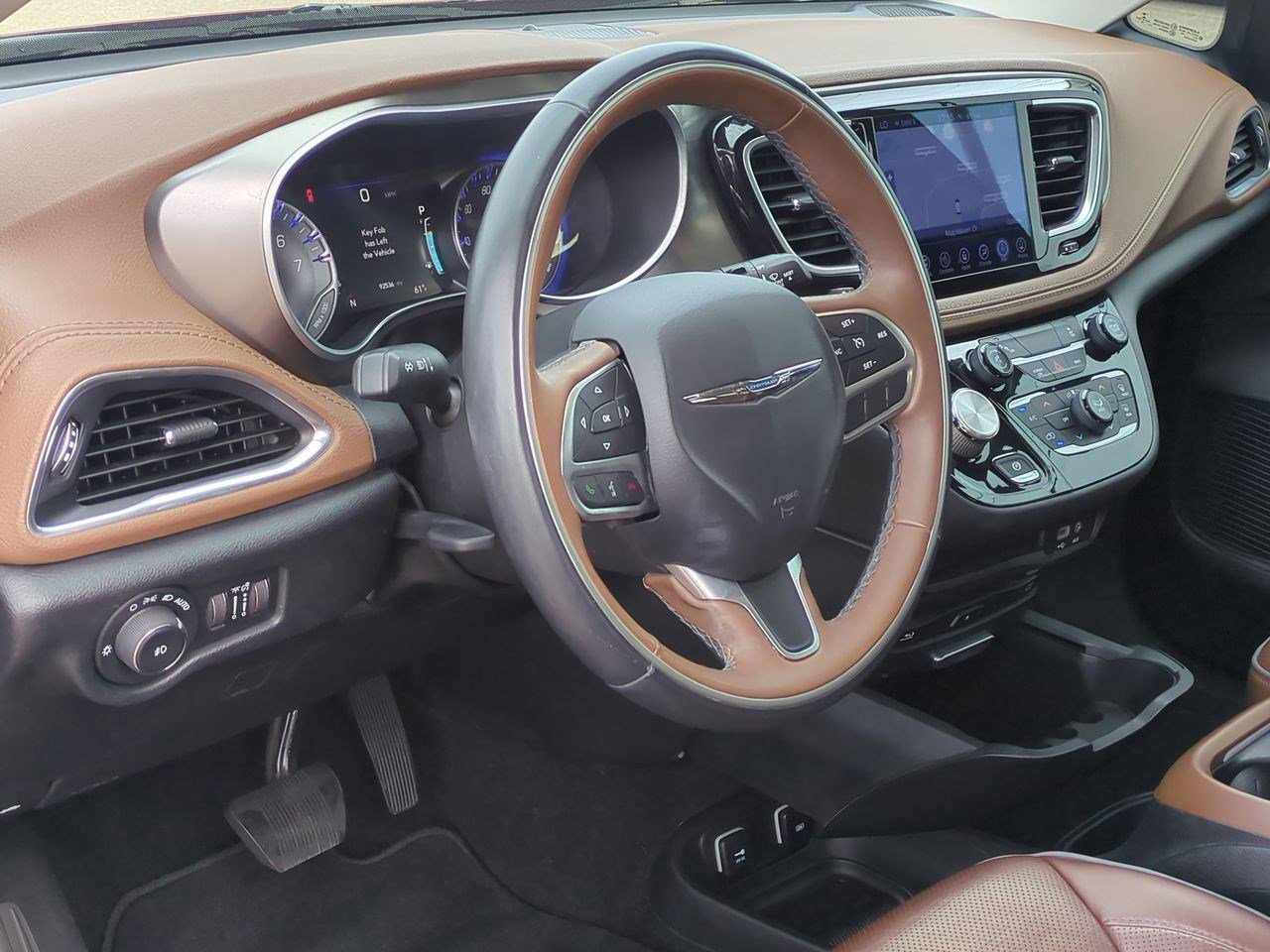 2017 Chrysler Pacifica Limited photo 2