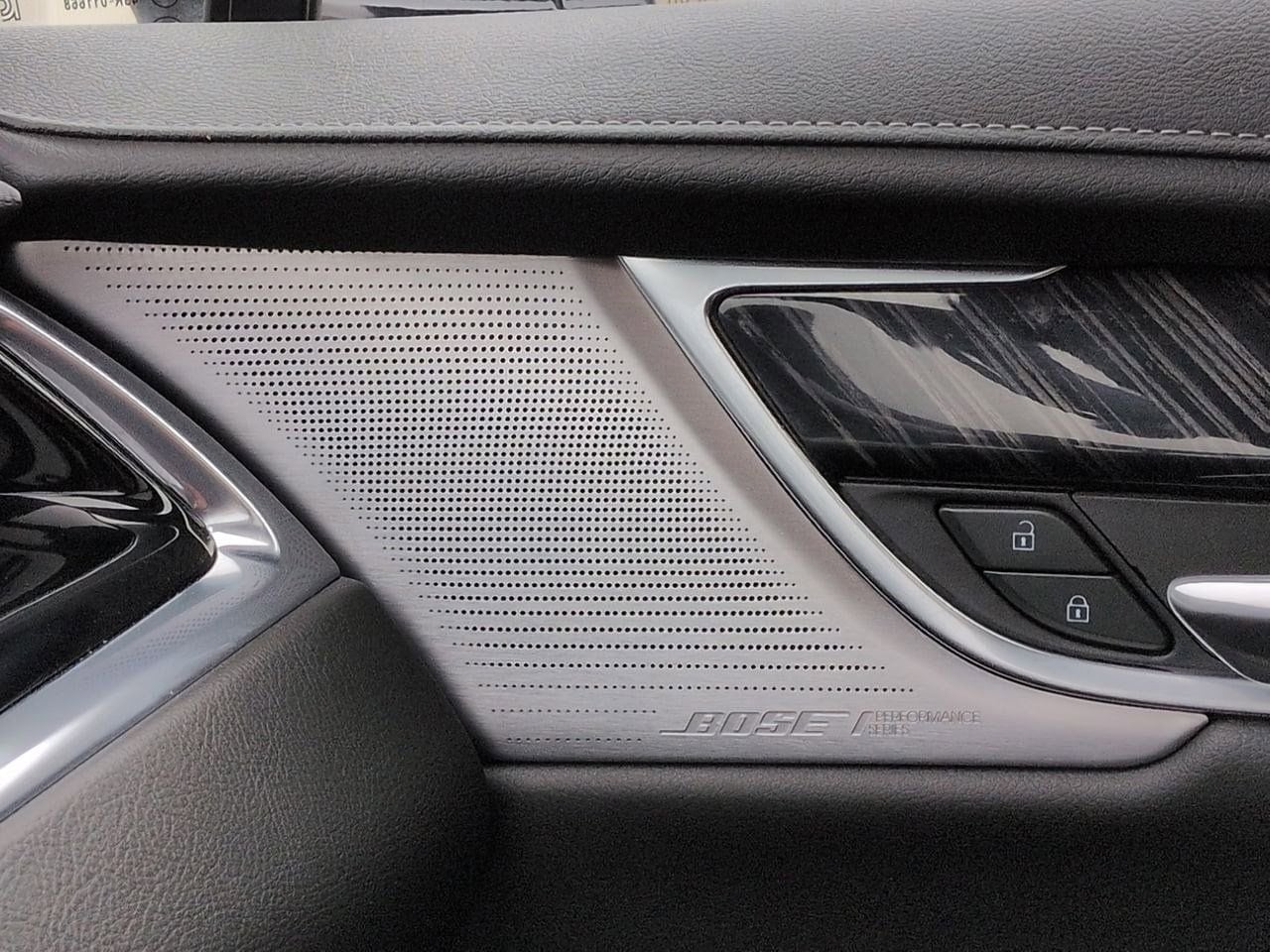 Thumbnail: 2024 Cadillac XT6 - 32