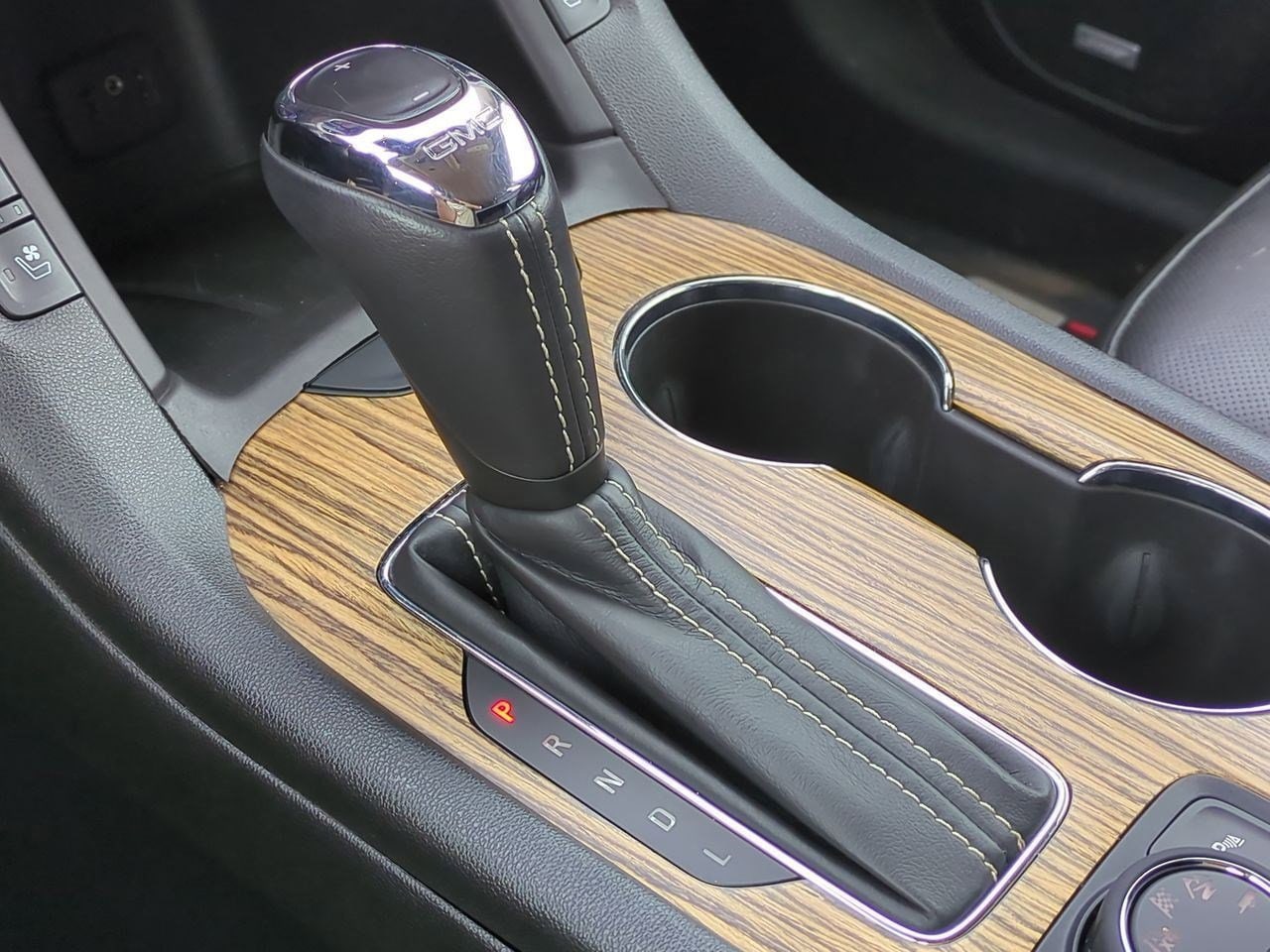 Thumbnail: 2017 GMC Acadia - 31