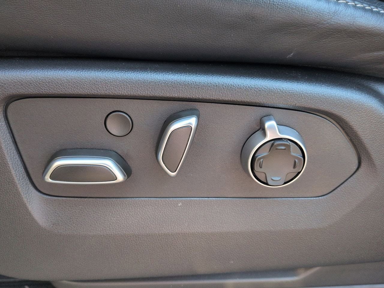 Thumbnail: 2025 Cadillac Escalade - 17