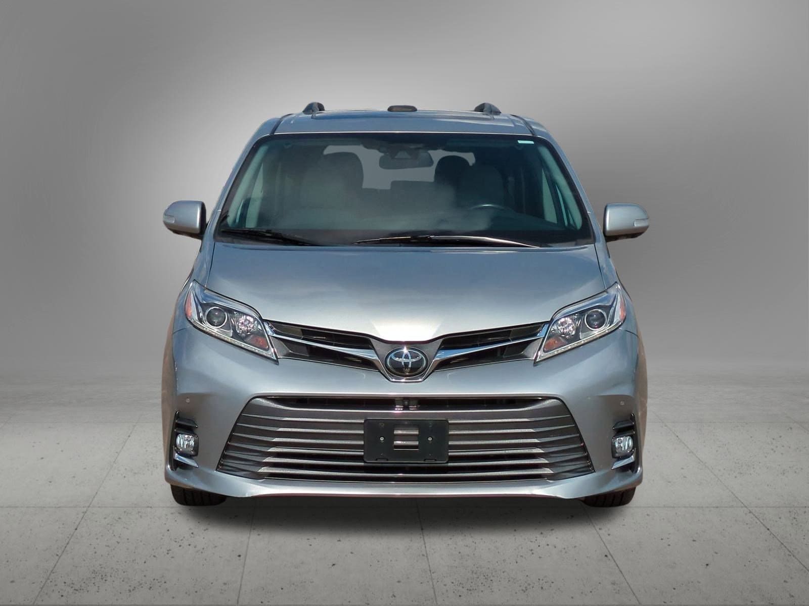 Thumbnail: 2020 Toyota Sienna - 9