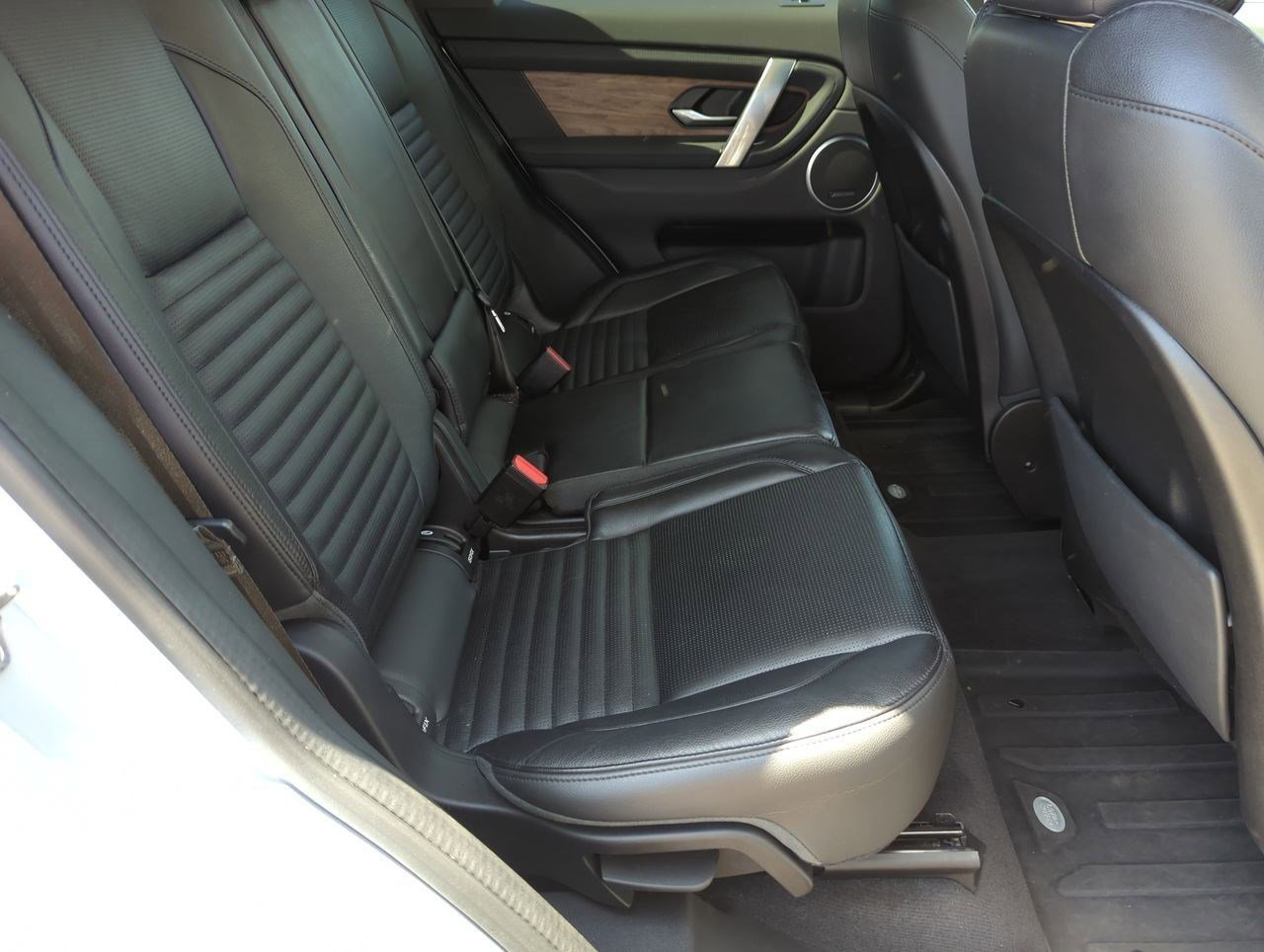 Thumbnail: 2020 Land Rover Discovery Sport - 19