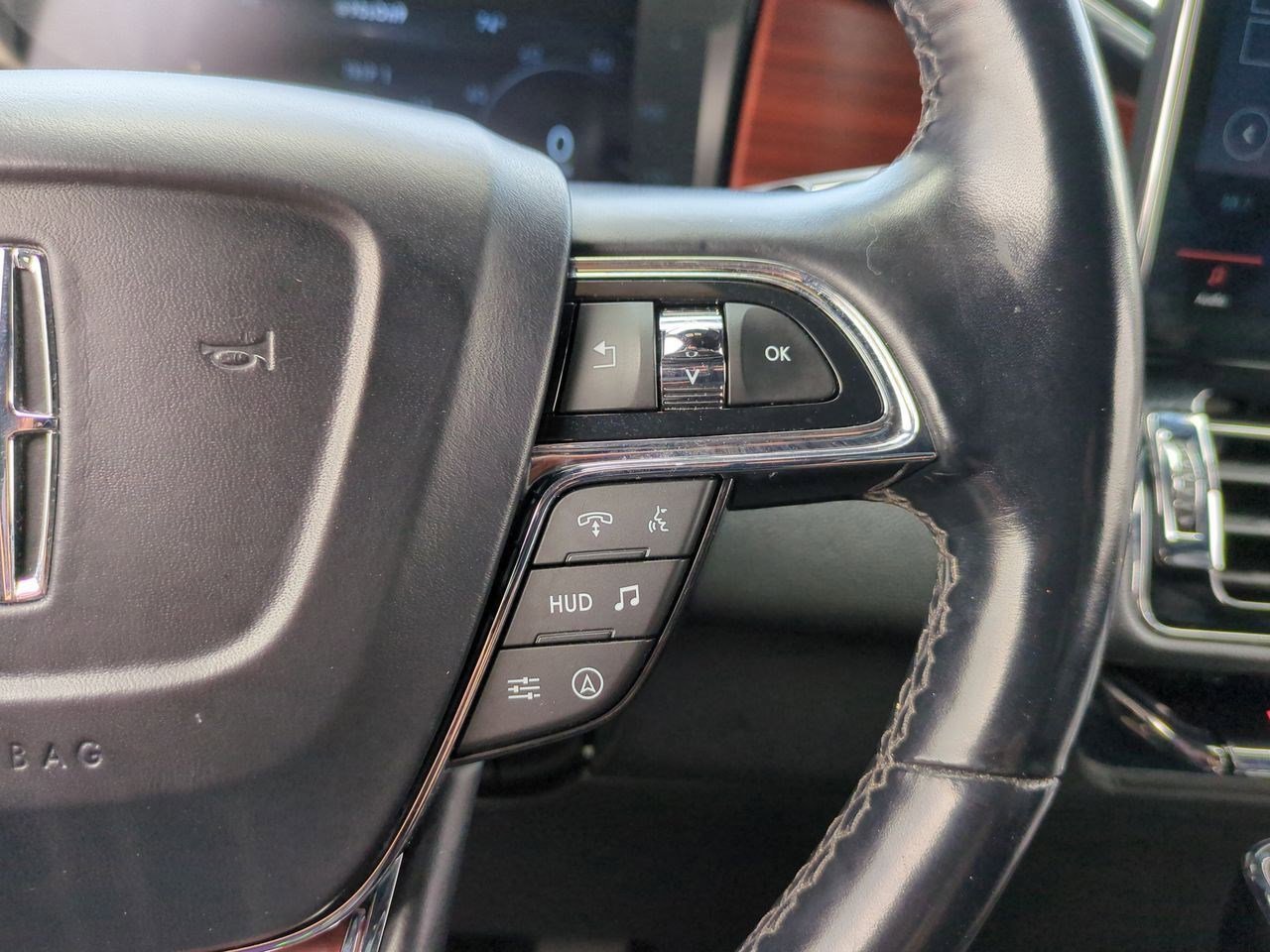 Thumbnail: 2022 Lincoln Navigator L - 24