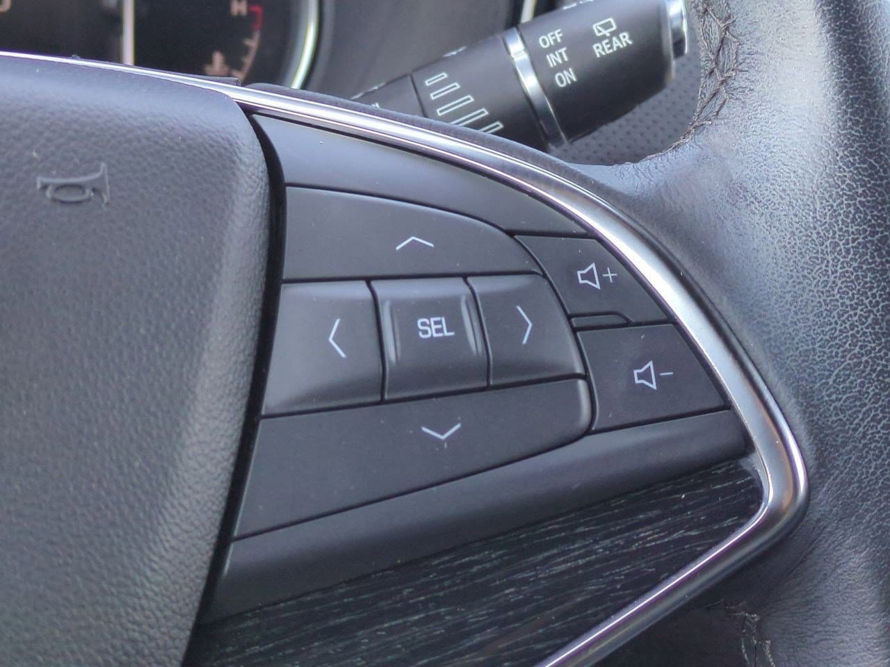 Thumbnail: 2023 Cadillac XT5 - 25