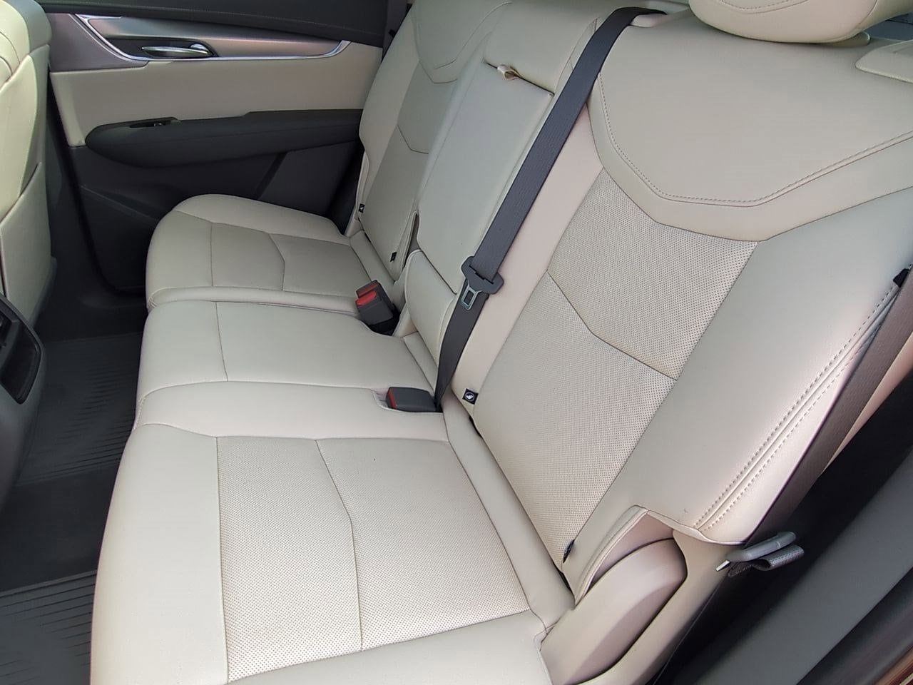 Thumbnail: 2023 Cadillac XT5 - 19