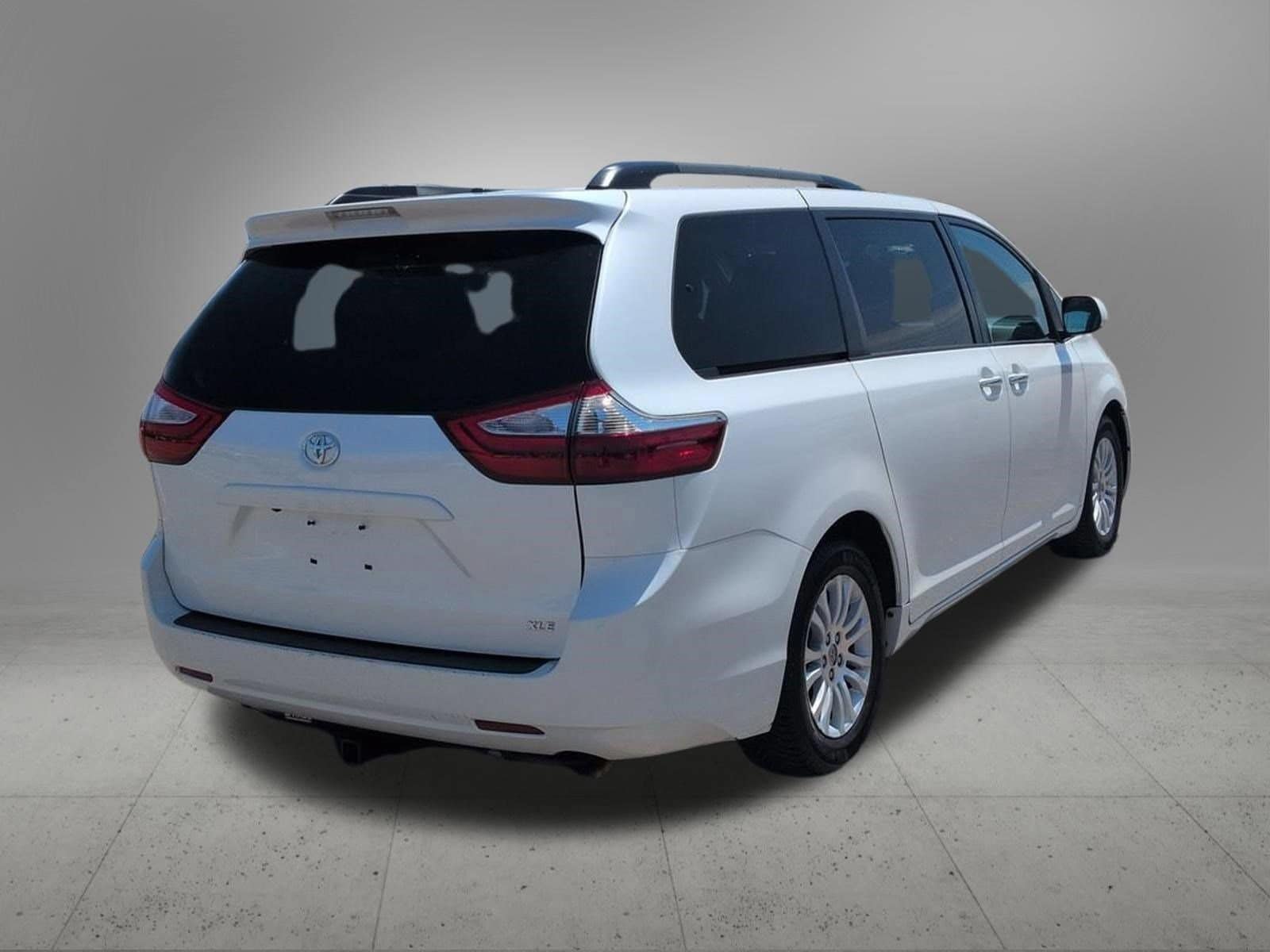 2015 Toyota Sienna XLE - Photo 6