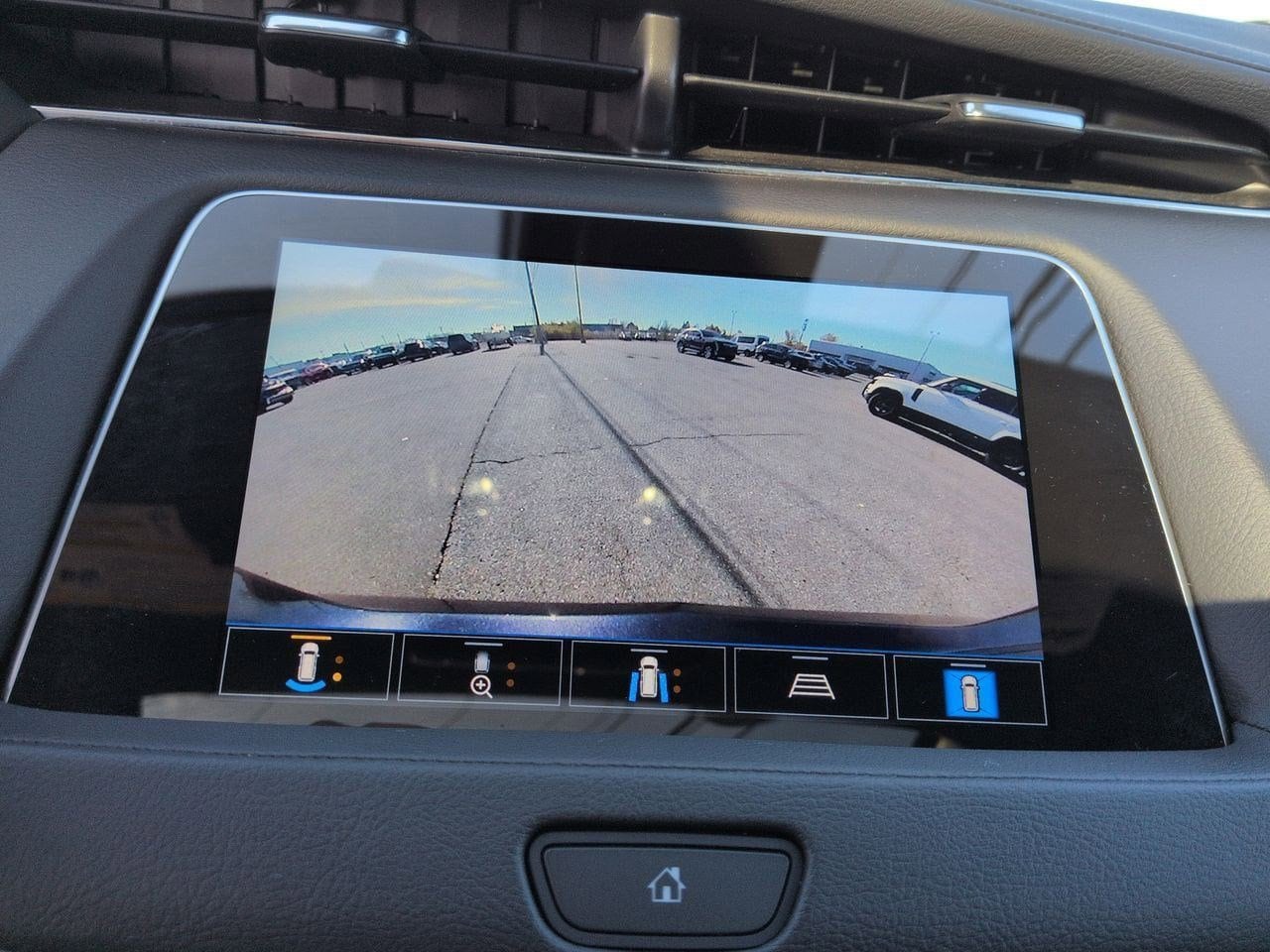 Thumbnail: 2023 Cadillac XT4 - 29