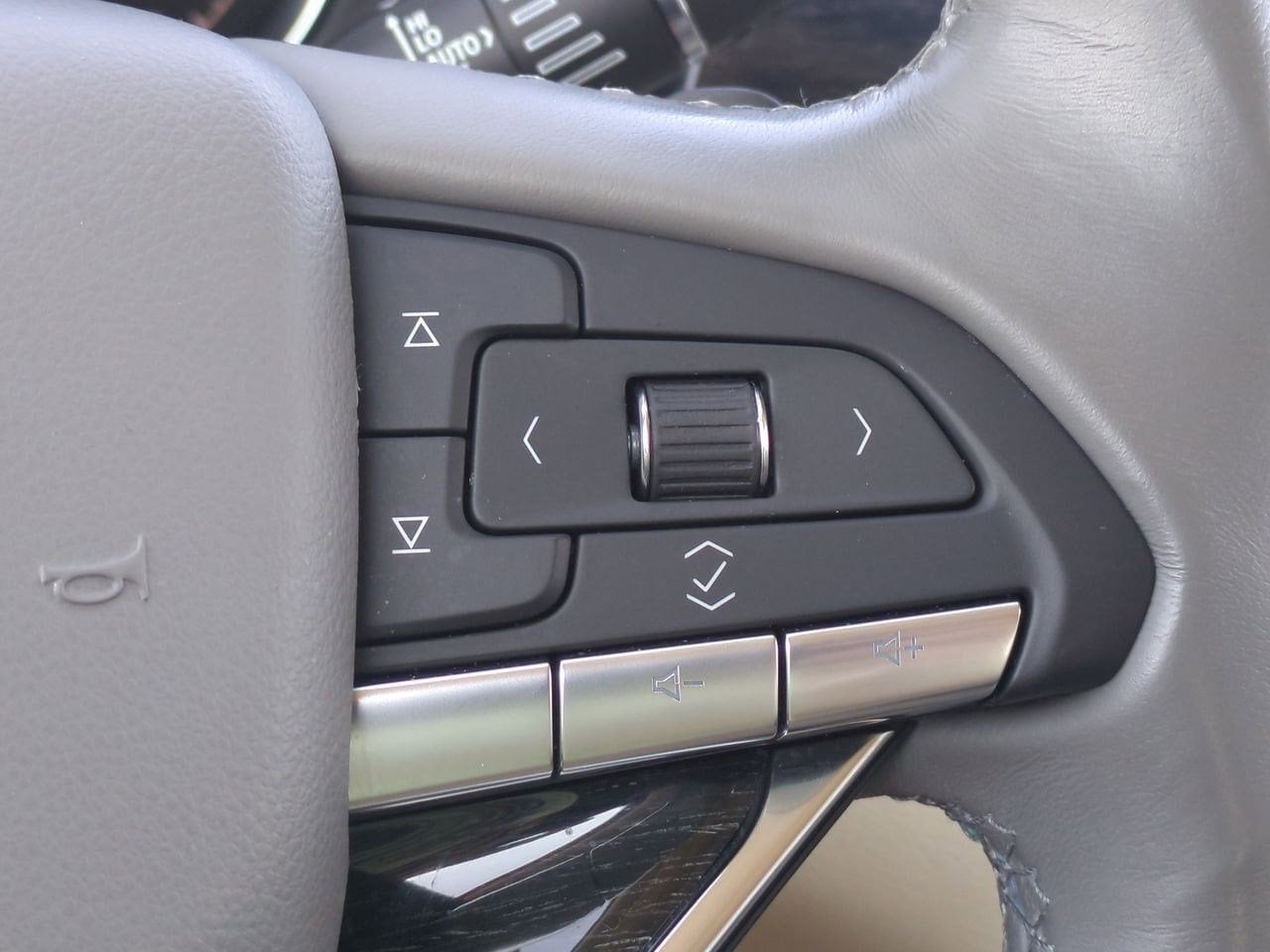 Thumbnail: 2023 Cadillac XT6 - 25