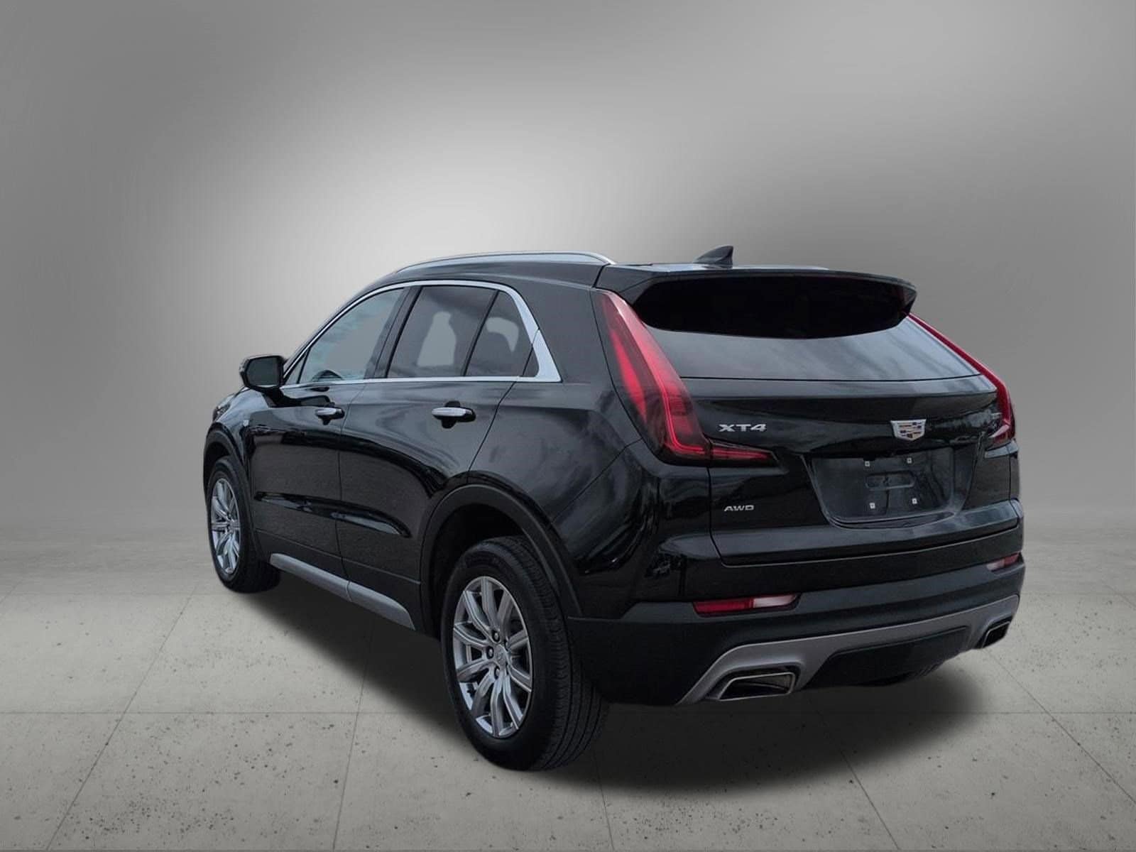 Thumbnail: 2023 Cadillac XT4 - 3