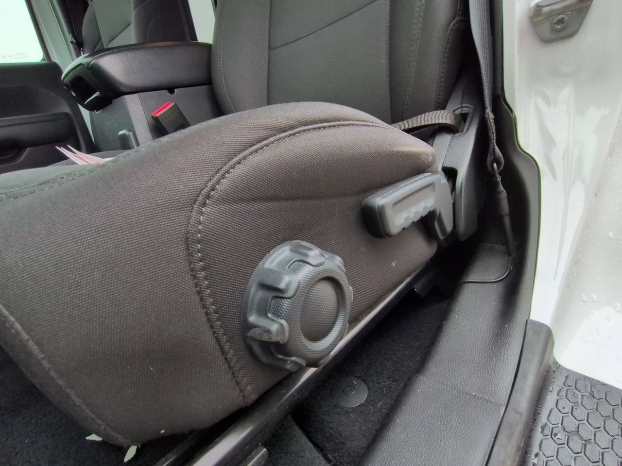 Thumbnail: 2022 Jeep Wrangler - 16