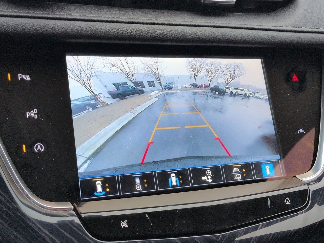 Thumbnail: 2023 Cadillac XT6 - 31