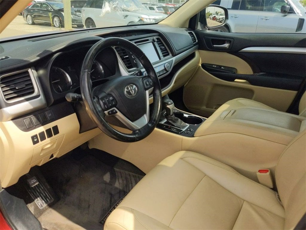 Used 2015 Toyota Highlander XLE with VIN 5TDJKRFH0FS159137 for sale in Troy, MI