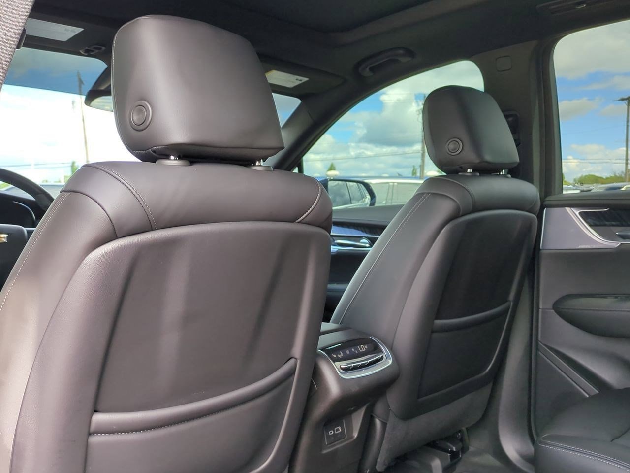 Thumbnail: 2024 Cadillac XT6 - 17