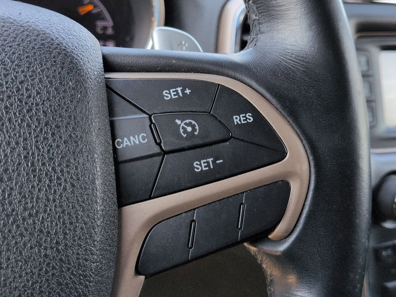 Thumbnail: 2017 Jeep Grand Cherokee - 24