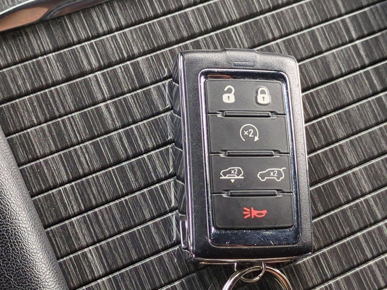 Thumbnail: 2022 Jeep Wagoneer - 32