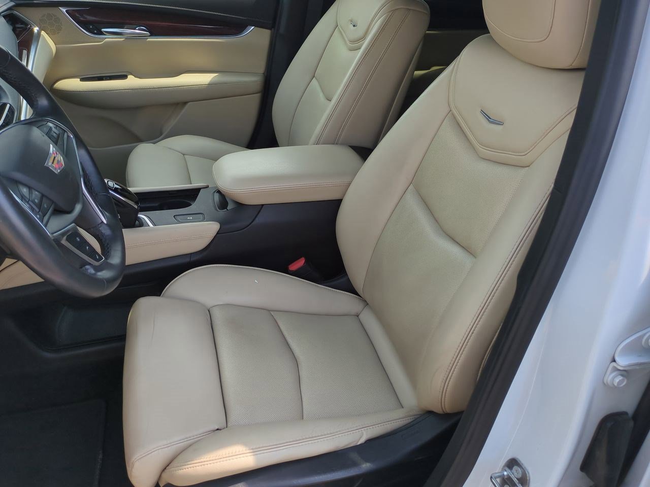 Thumbnail: 2017 Cadillac XT5 - 15
