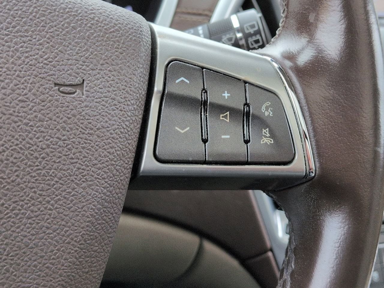 Thumbnail: 2011 Cadillac SRX - 23