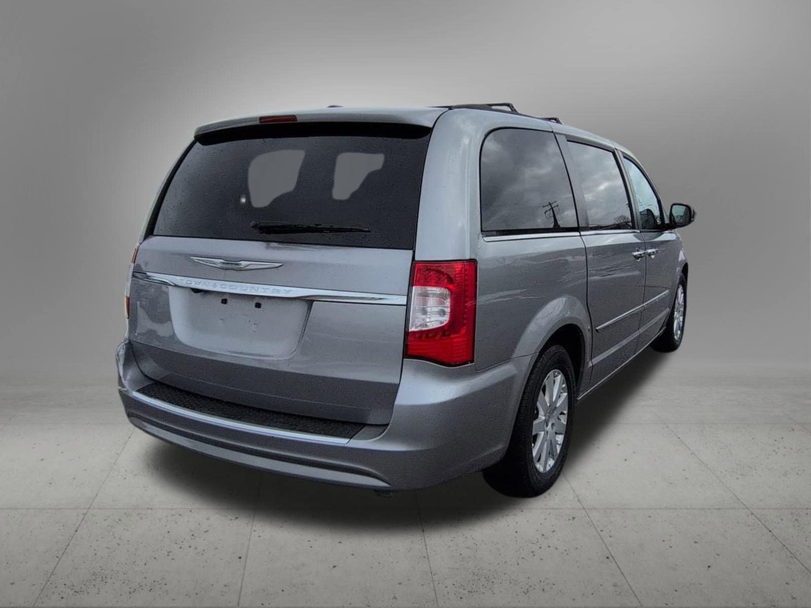 Thumbnail: 2015 Chrysler Town & Country - 6