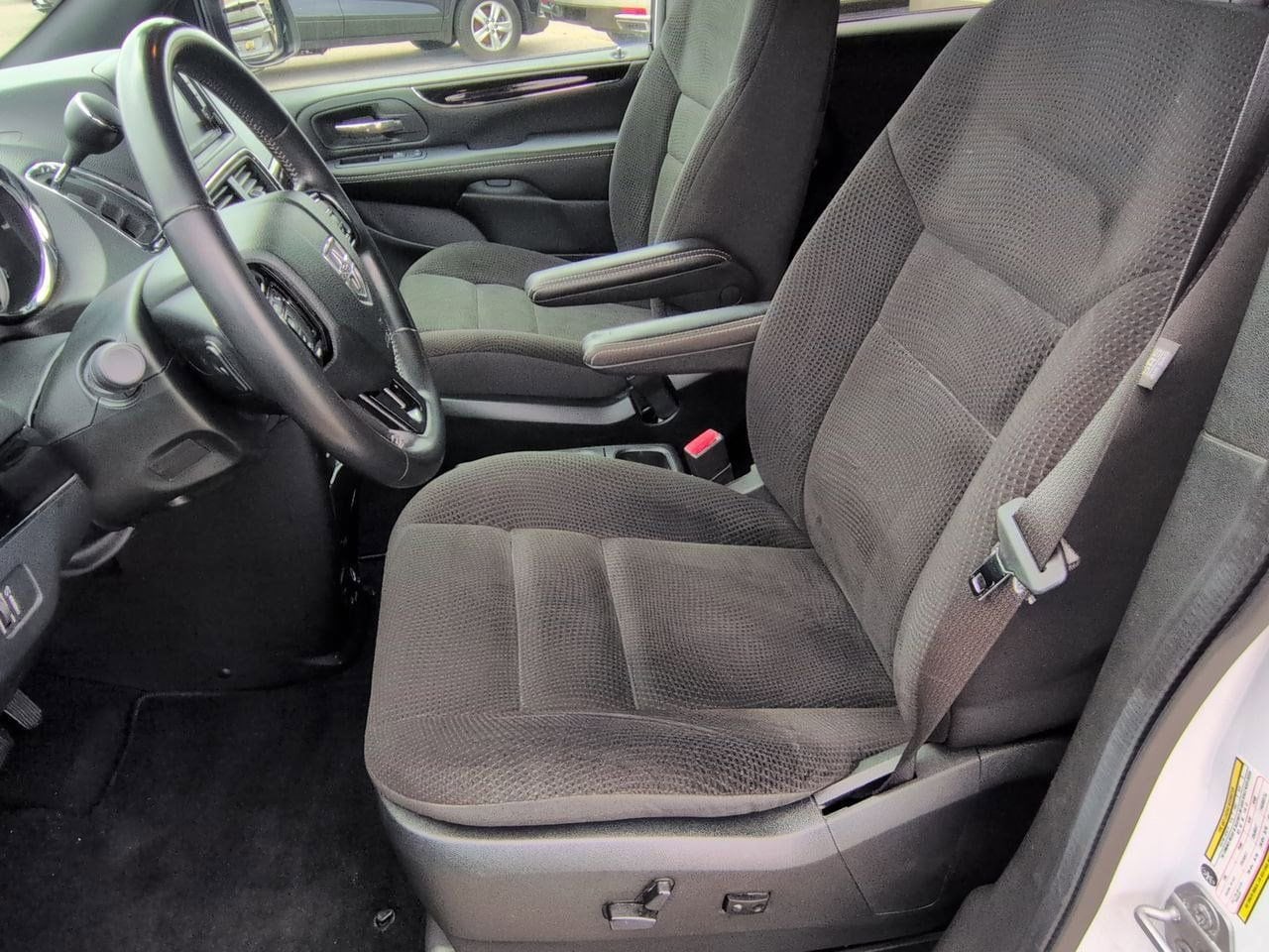 Thumbnail: 2019 Dodge Grand Caravan - 15