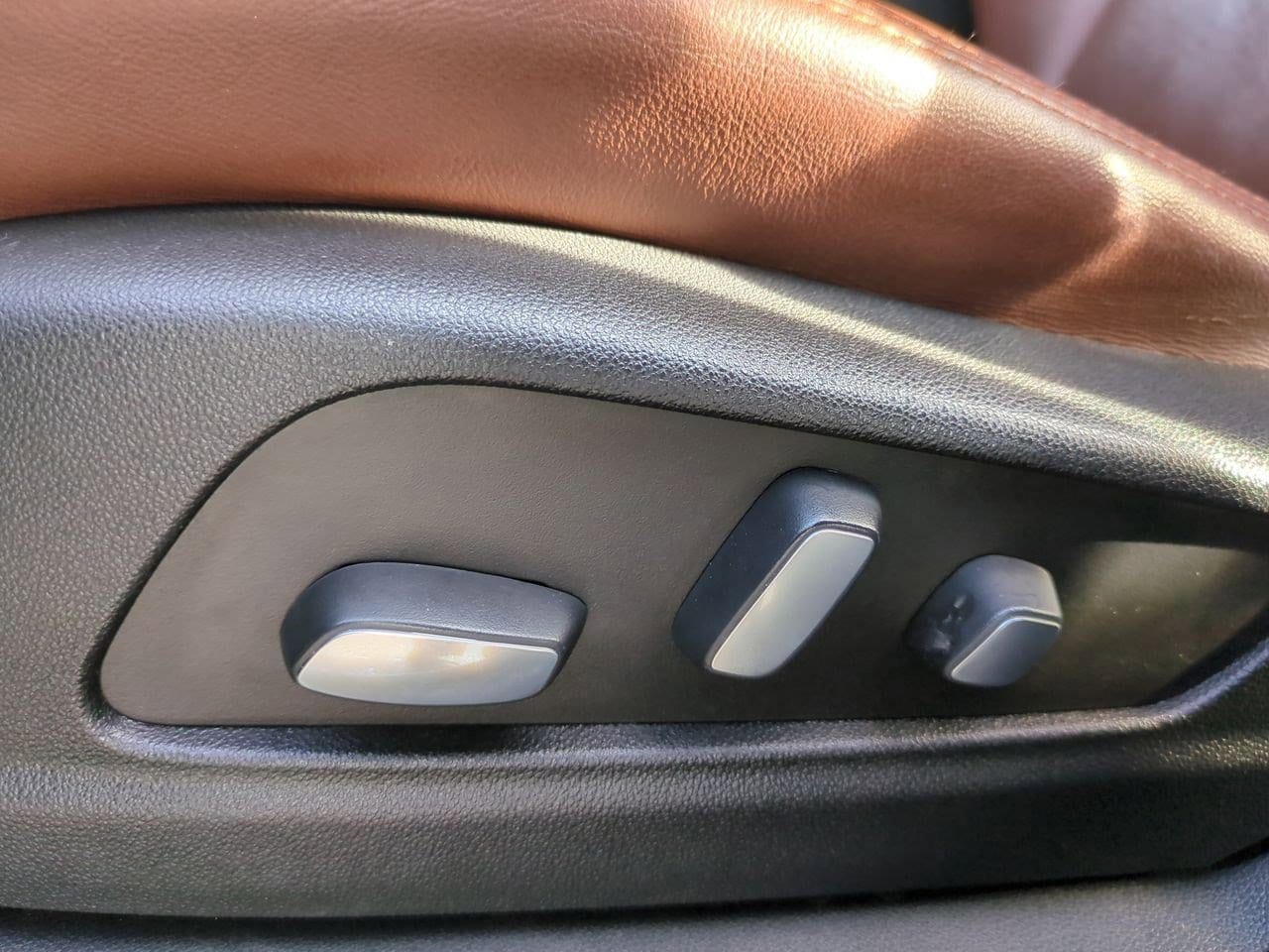 Thumbnail: 2023 Cadillac XT5 - 17