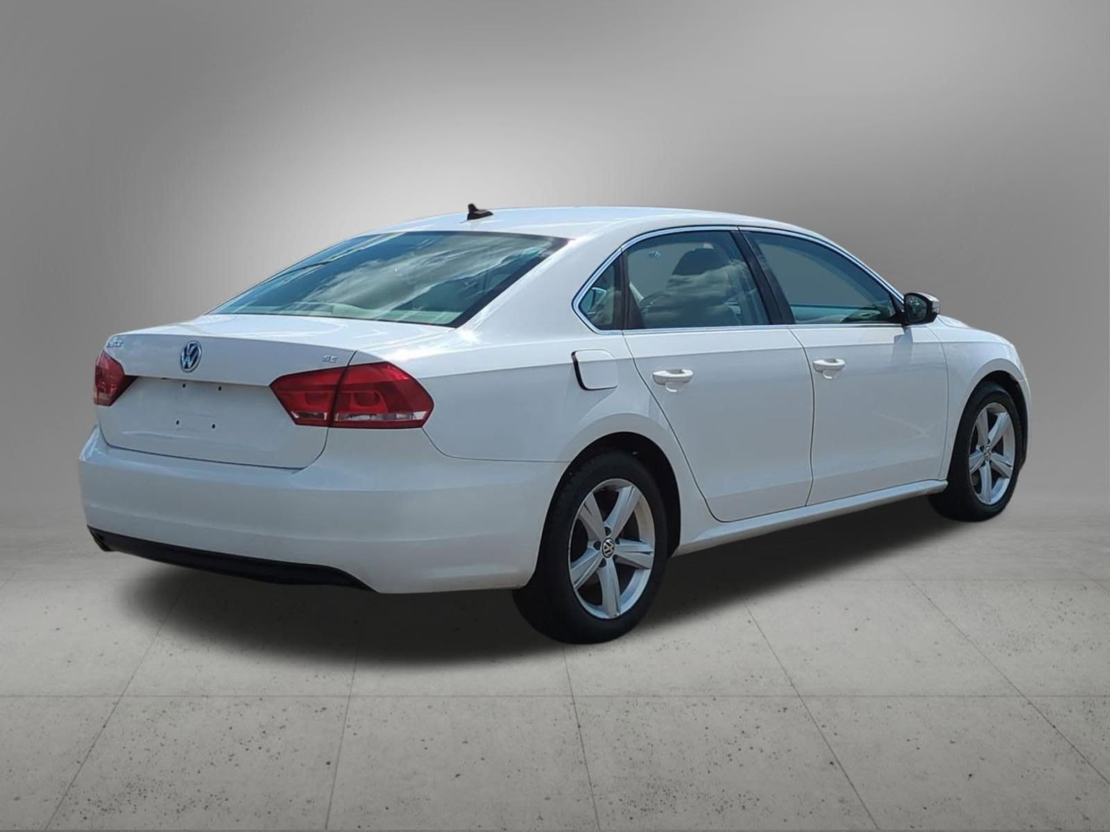Thumbnail: 2012 Volkswagen Passat - 6