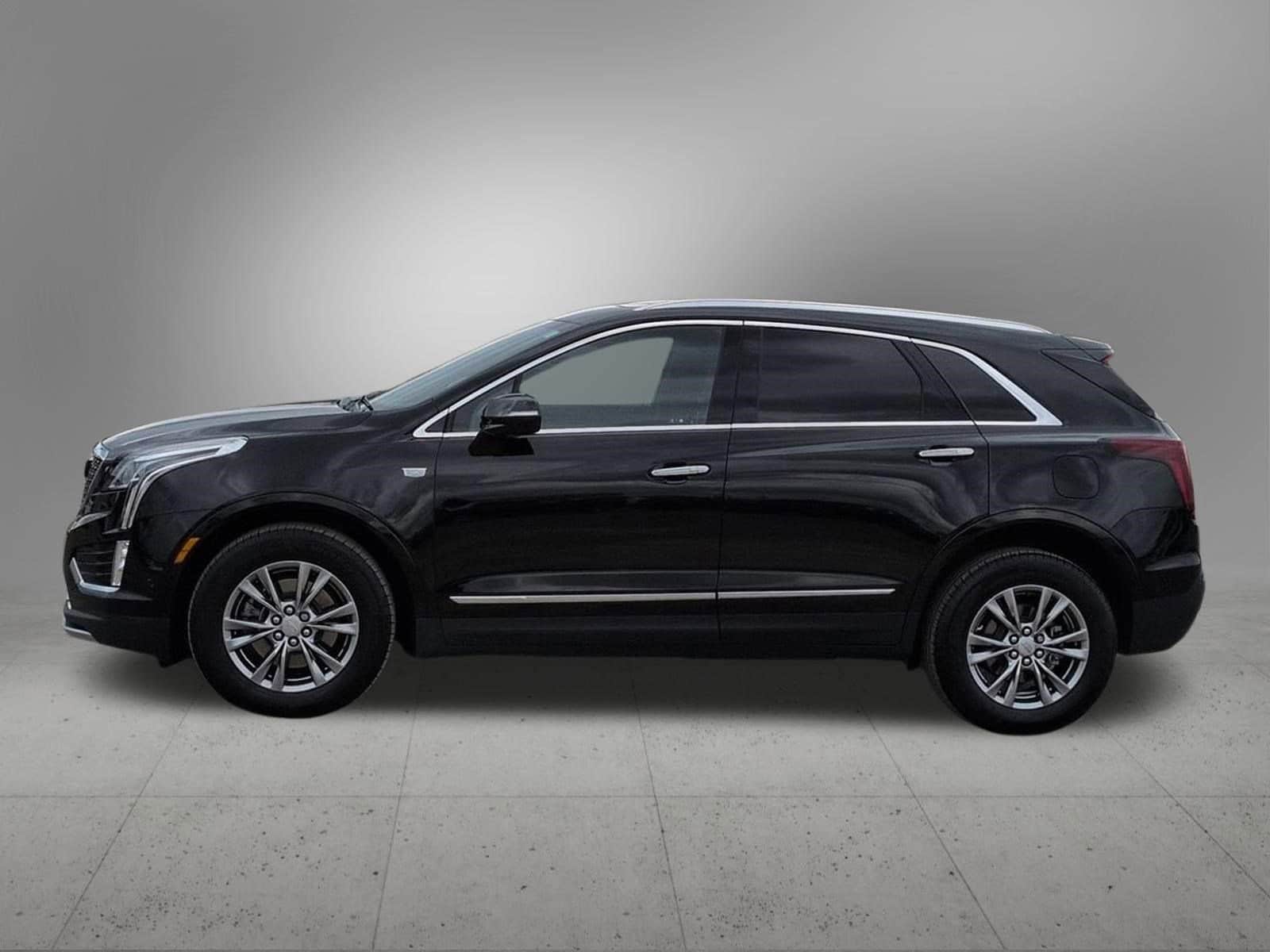Thumbnail: 2023 Cadillac XT5 - 3