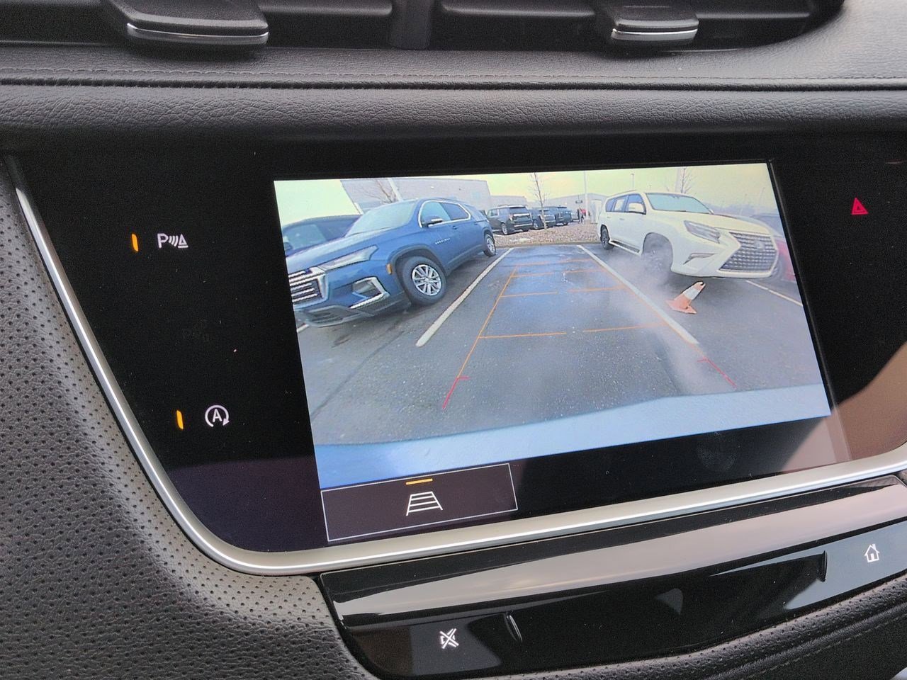 Thumbnail: 2023 Cadillac XT5 - 31