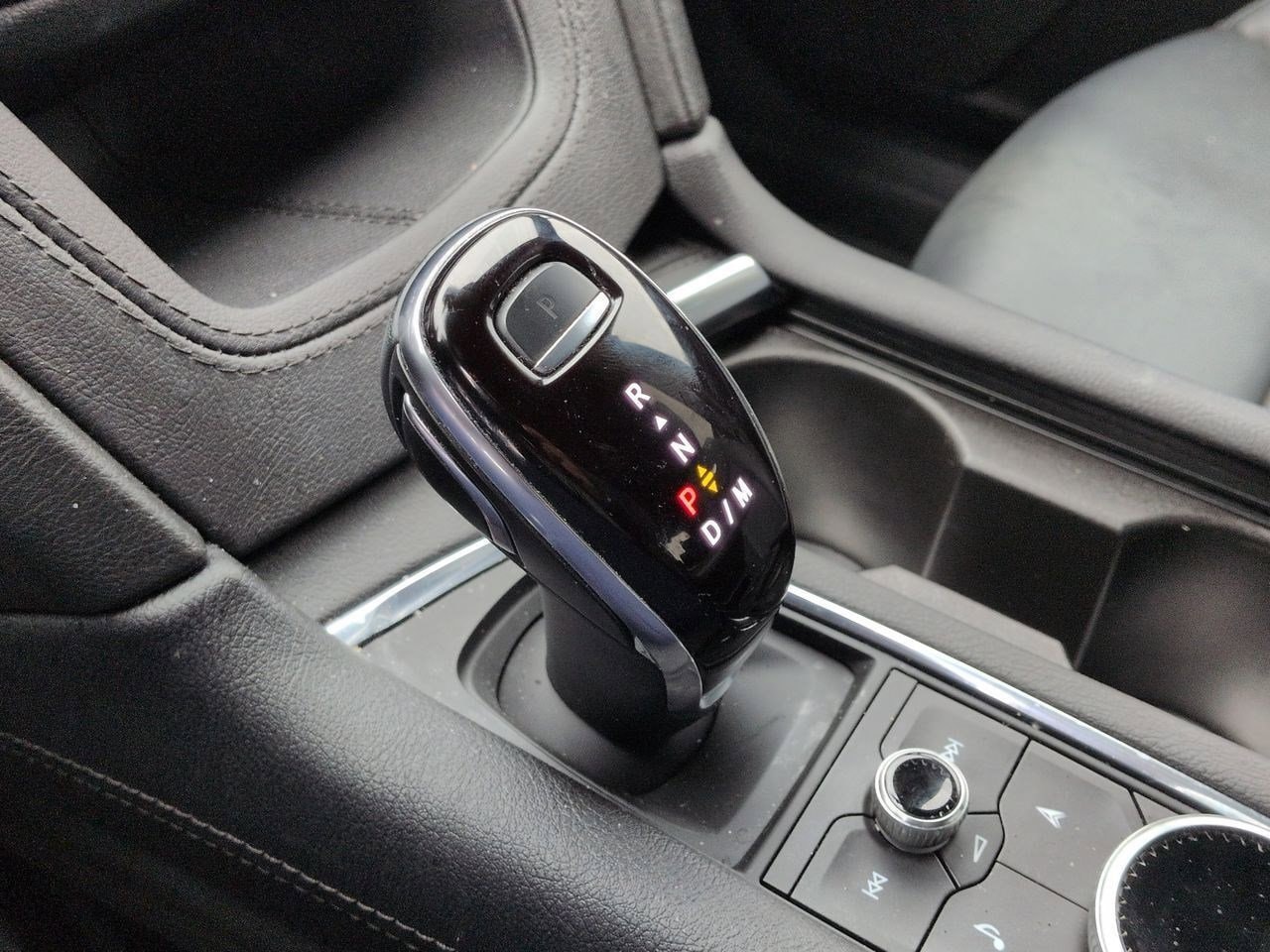 Thumbnail: 2023 Cadillac XT6 - 33