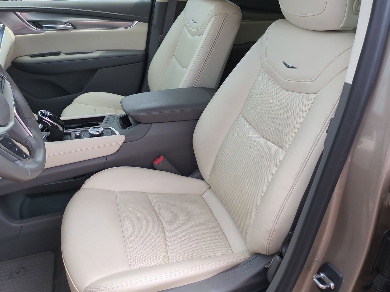 Thumbnail: 2023 Cadillac XT5 - 15
