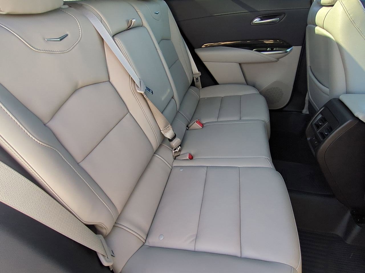 Thumbnail: 2023 Cadillac XT4 - 20