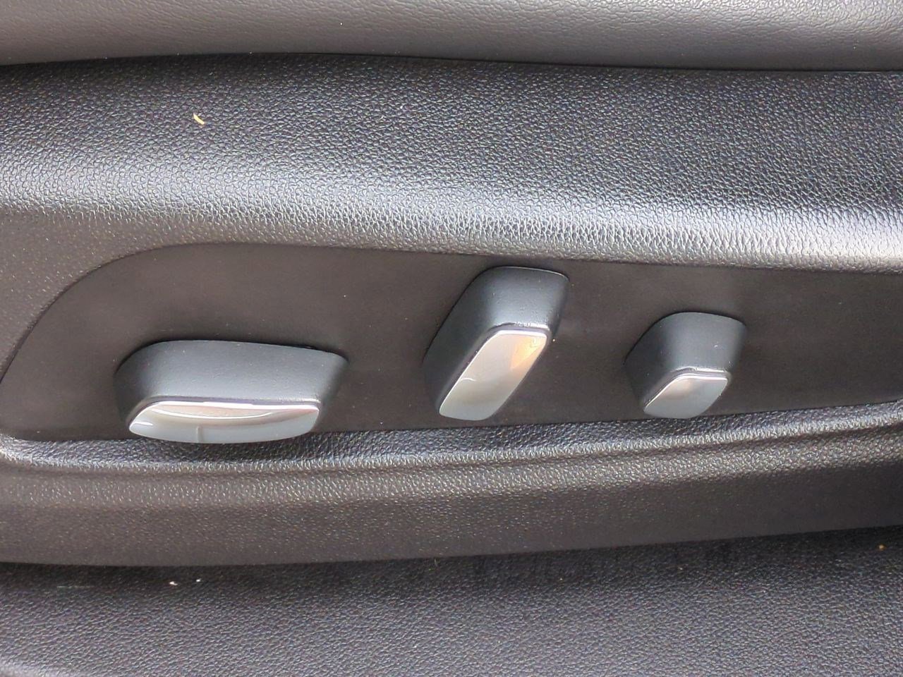 Thumbnail: 2018 Cadillac XT5 - 17