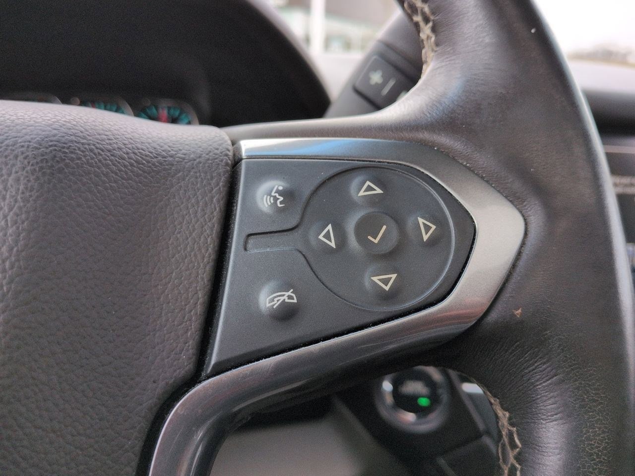 Thumbnail: 2016 Chevrolet Tahoe - 25