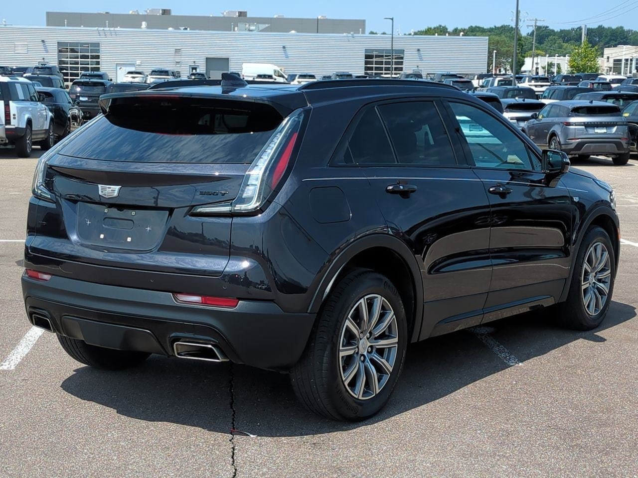Thumbnail: 2022 Cadillac XT4 - 6