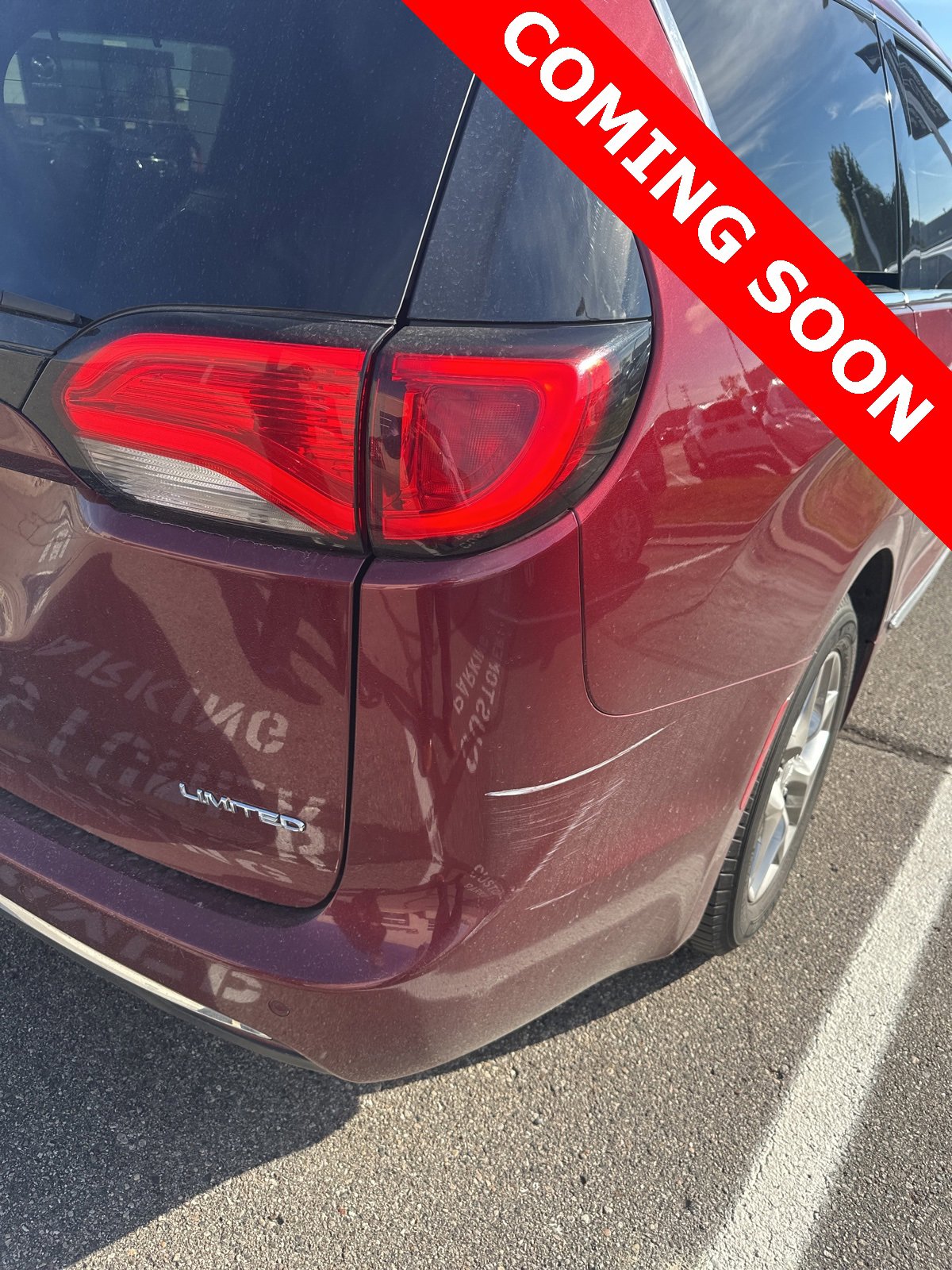 Thumbnail: 2017 Chrysler Pacifica - 8