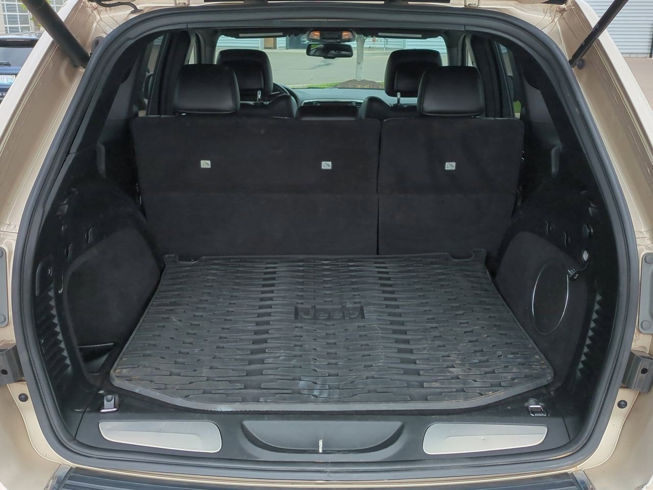 Thumbnail: 2014 Jeep Grand Cherokee - 33