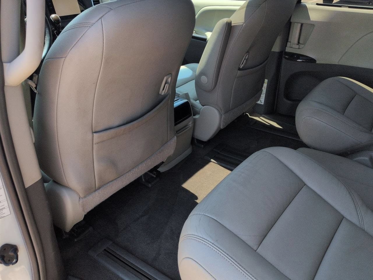 2015 Toyota Sienna XLE - Photo 17