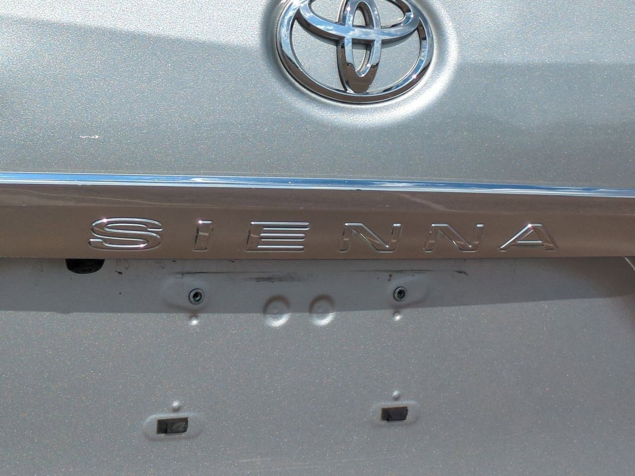Thumbnail: 2020 Toyota Sienna - 12