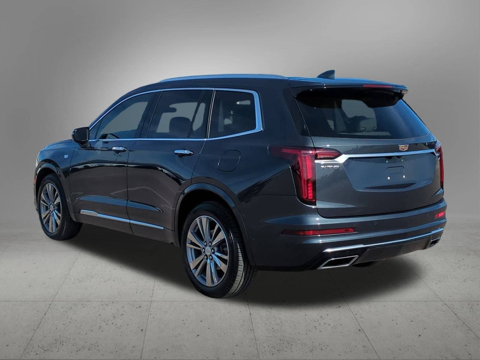 Thumbnail: 2023 Cadillac XT6 - 4