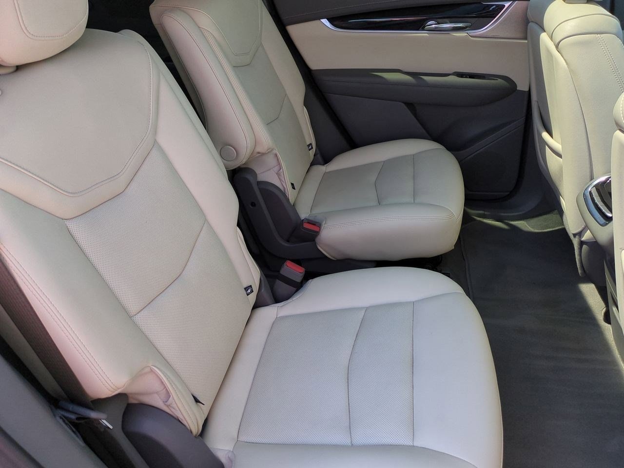 Thumbnail: 2023 Cadillac XT6 - 20