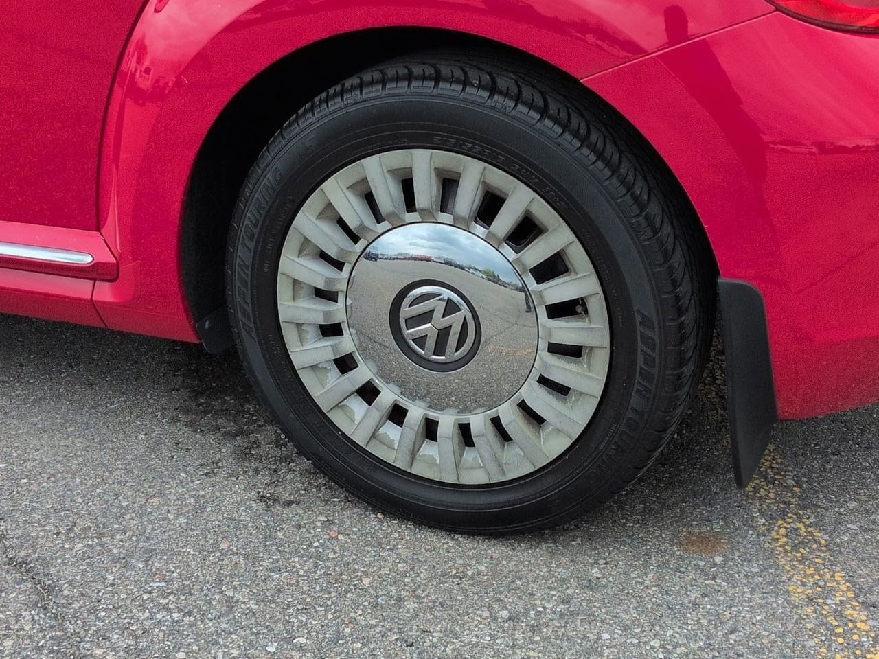 Thumbnail: 2015 Volkswagen Beetle - 13