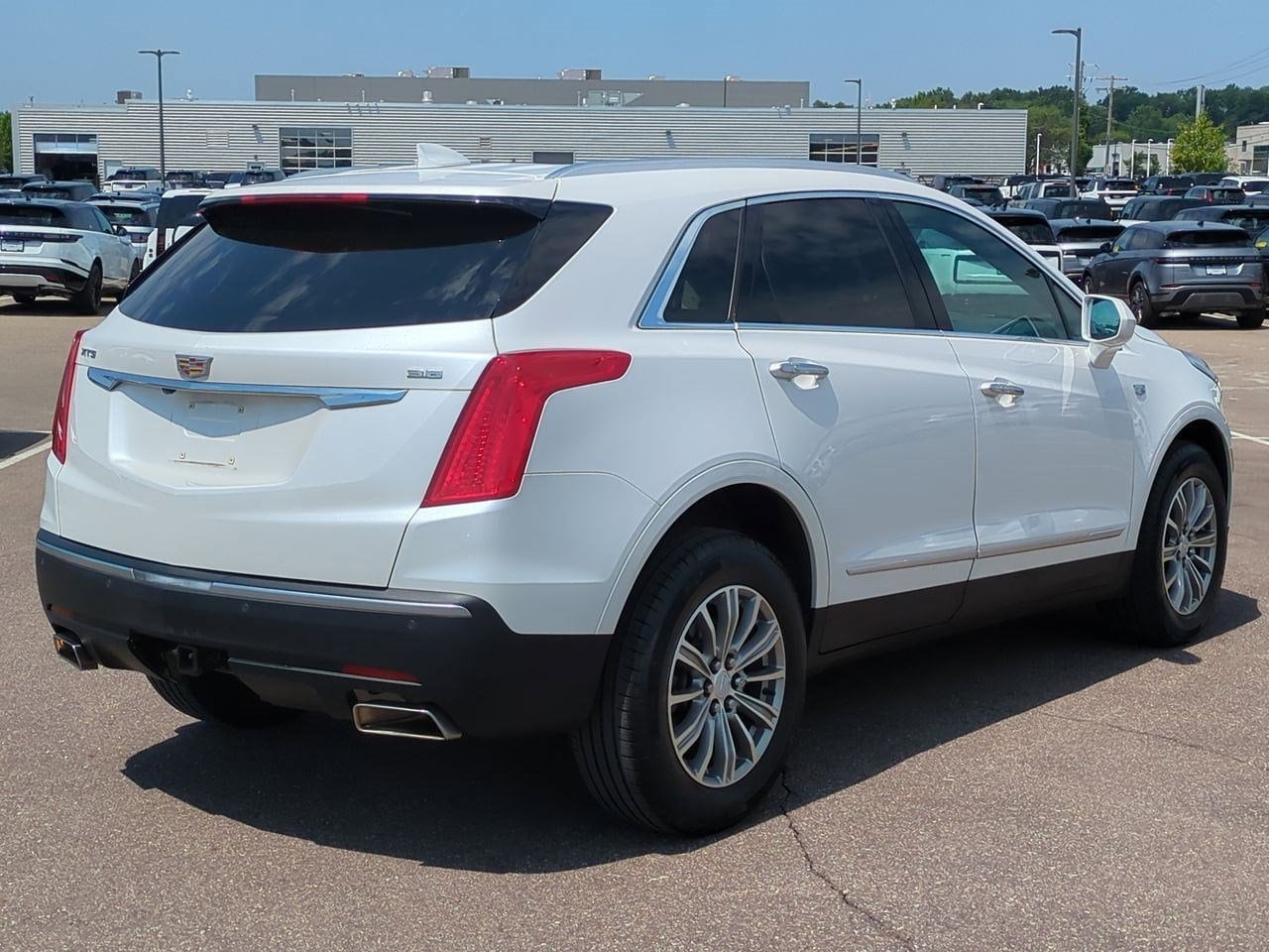 Thumbnail: 2017 Cadillac XT5 - 6